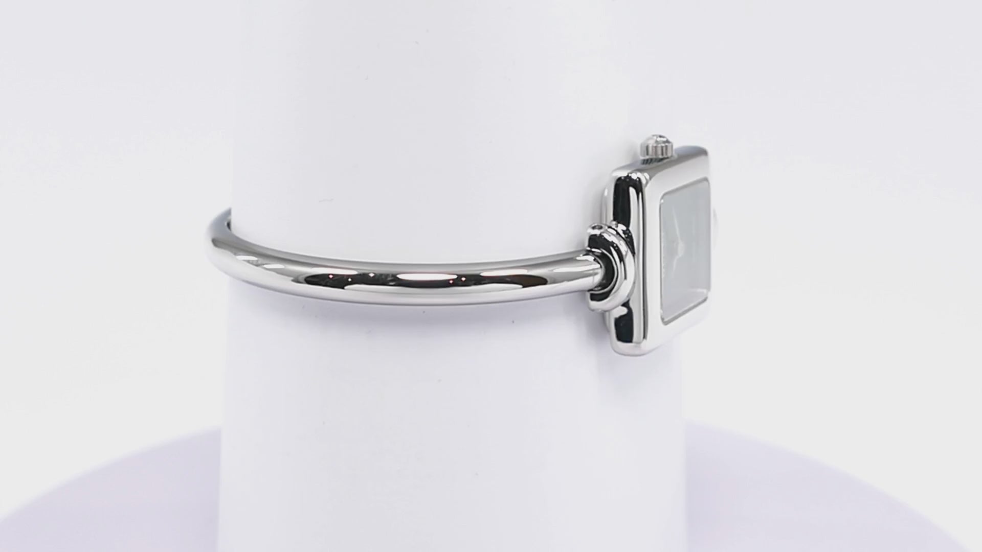 Gucci 1900L Black Dial Ladies 19mm Square Watch on 16.5cm Bangle