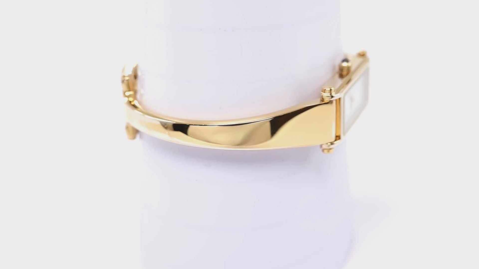 Gucci 1500L White Mother of Pearl Rectangular Dial 18k Gold Plated