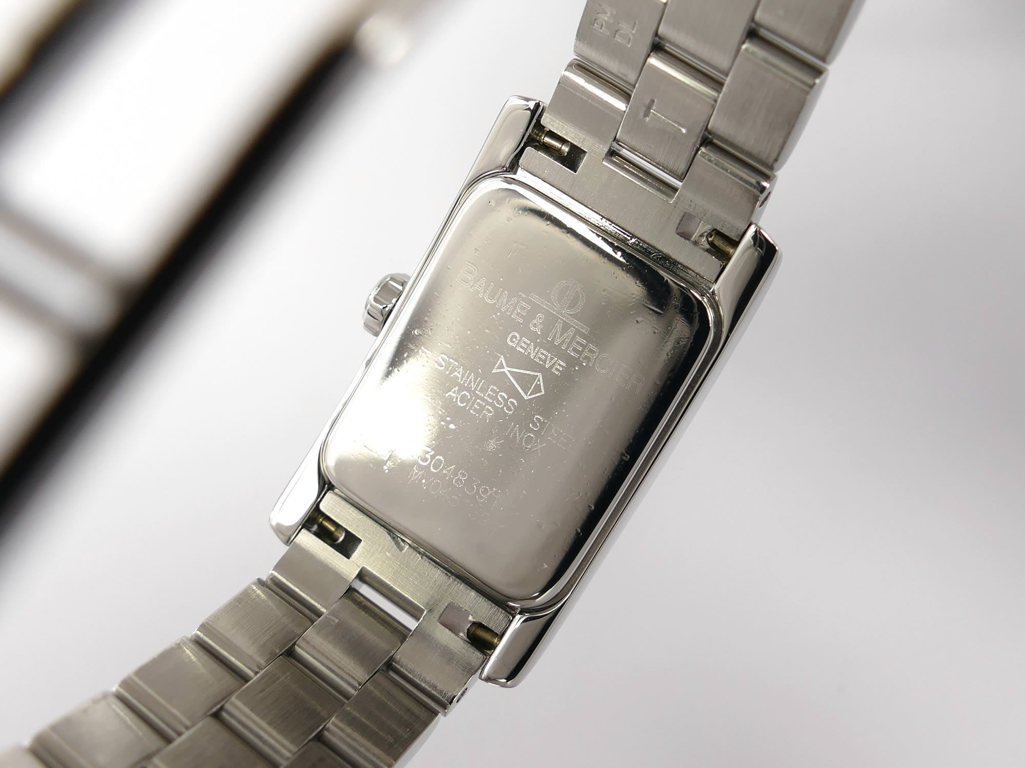 Baume & Mercier Hampton MV045139 Stainless Steel case back