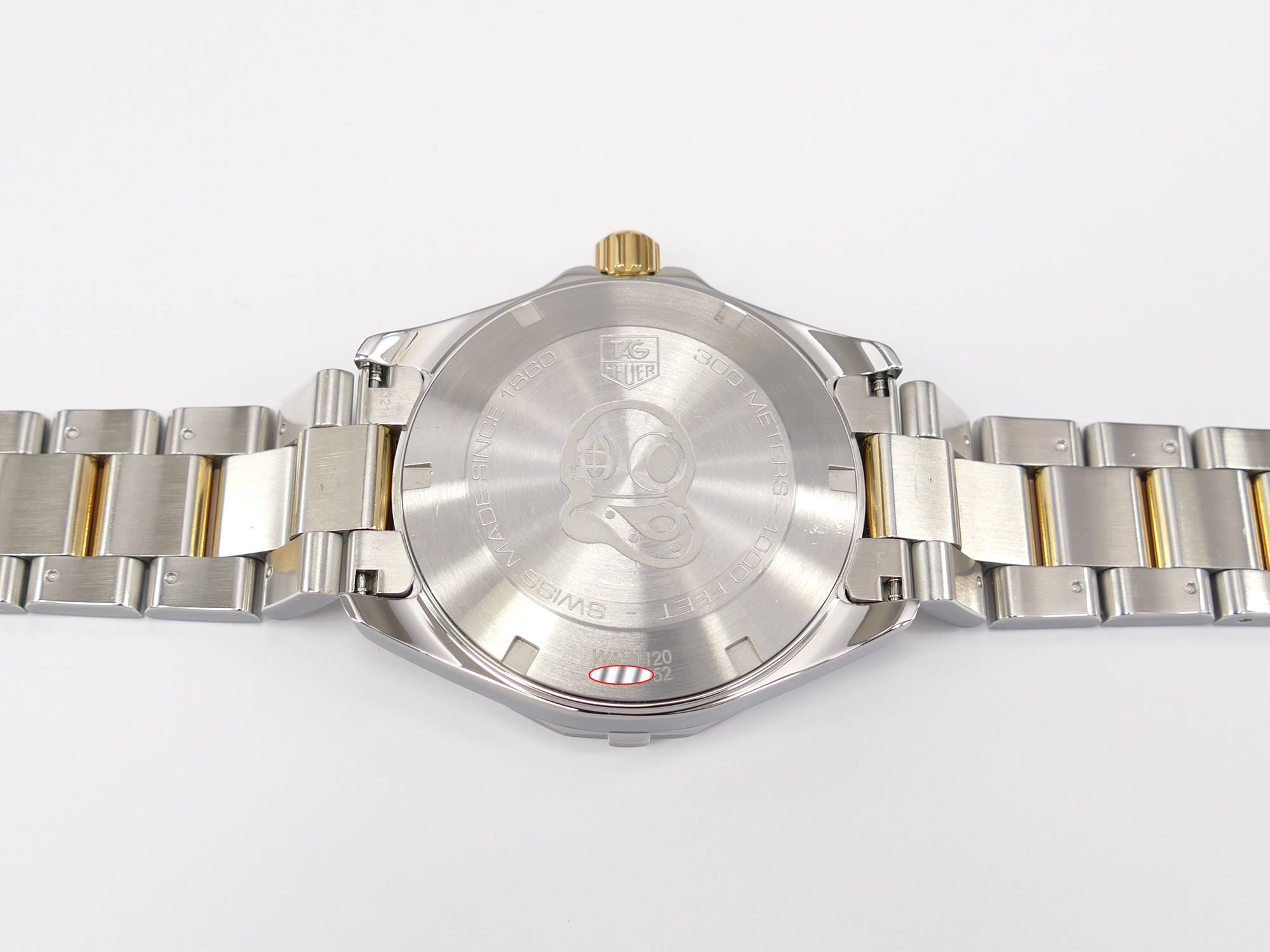 TAG Heuer Aquaracer WAY1120 Stainless steel screw down case back