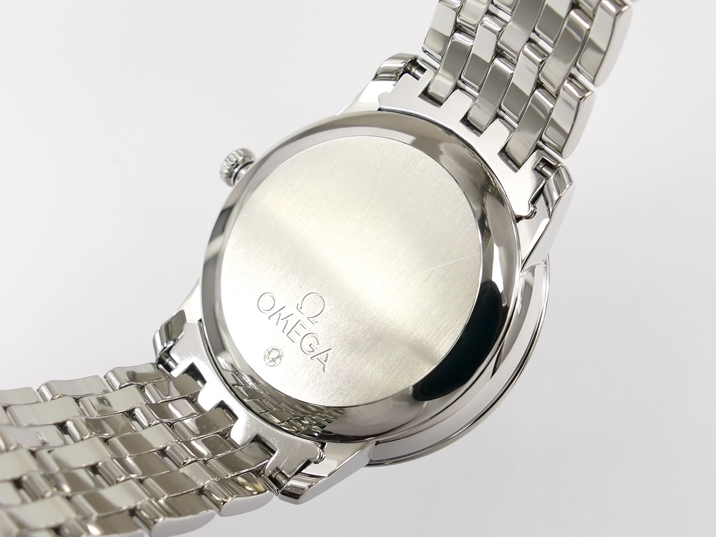 Omega De Ville 424.10.37.20.01.001 case back