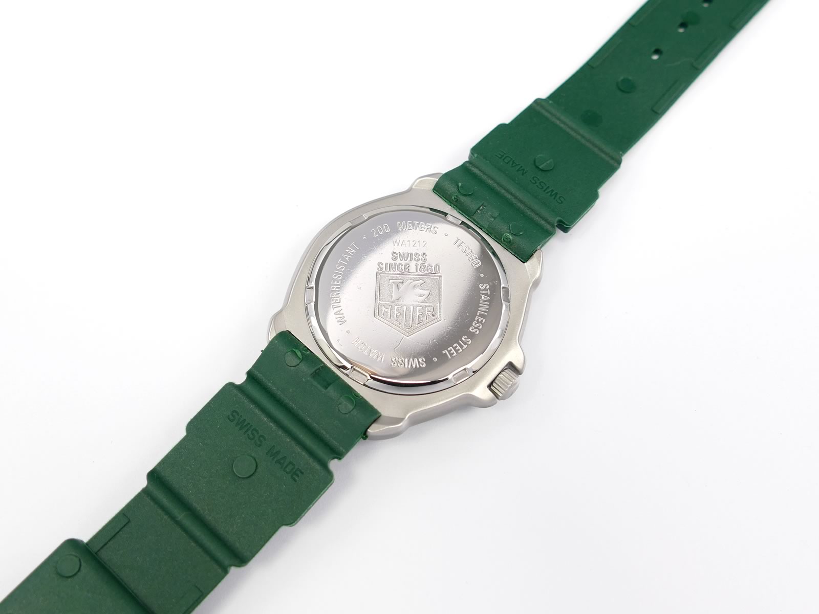 TAG Heuer WA1212 F1 screw down case back