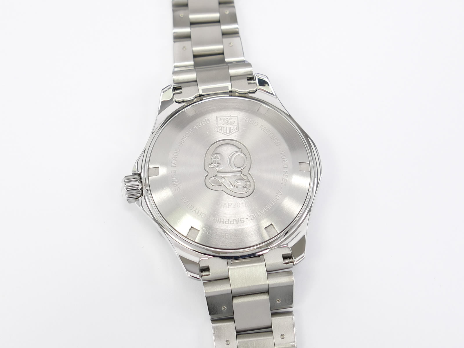 TAG Heuer Aquaracer WAP2010 stainless steel screw down case back