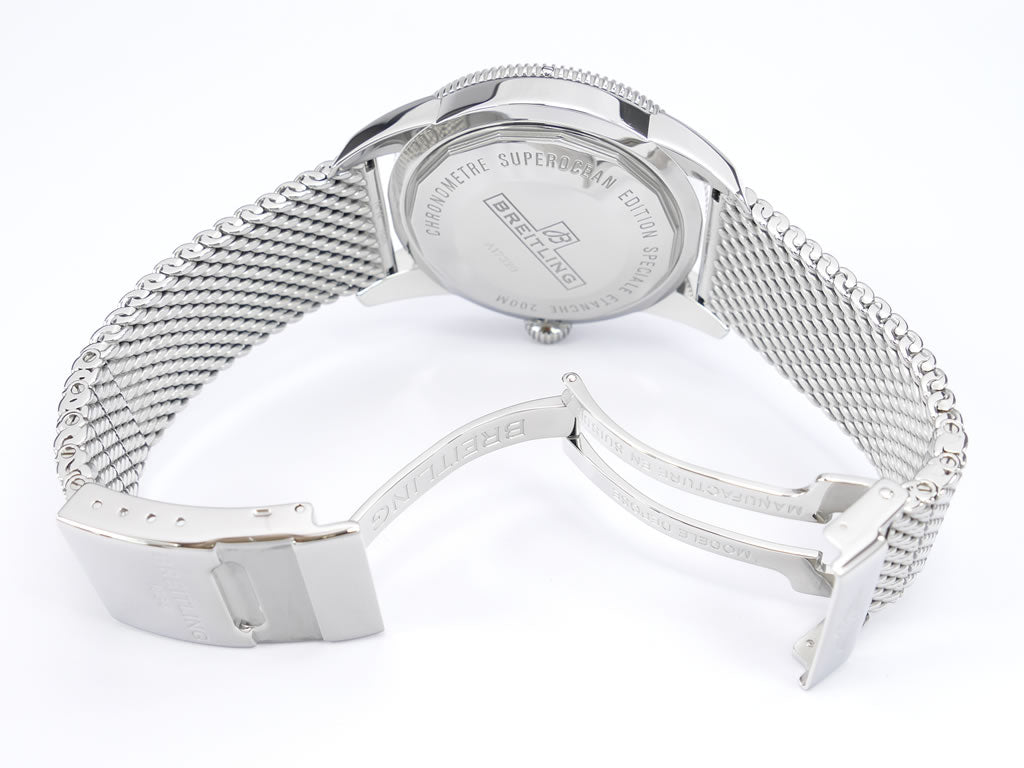 Breitling Superocean Héritage 46 A17320 side and clasp