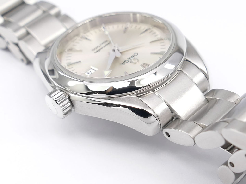 Omega Seamaster Aqua Terra Silver 2577.30.00 polished case corners