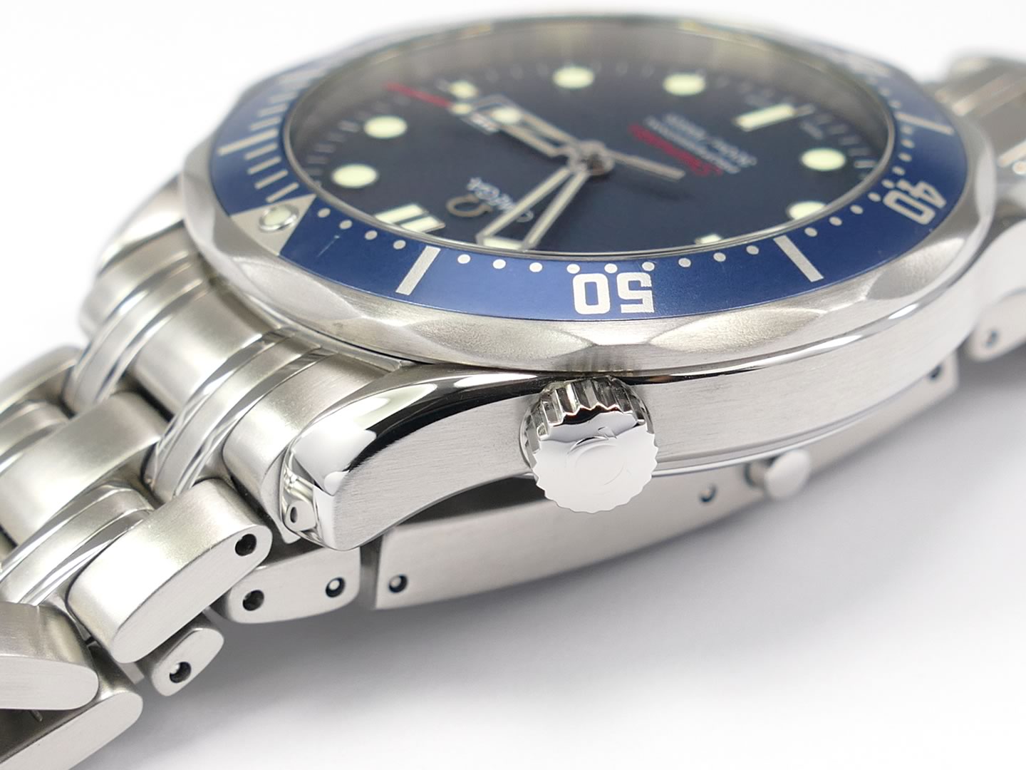 Omega Seamaster 2221.80.00 helium escape valve