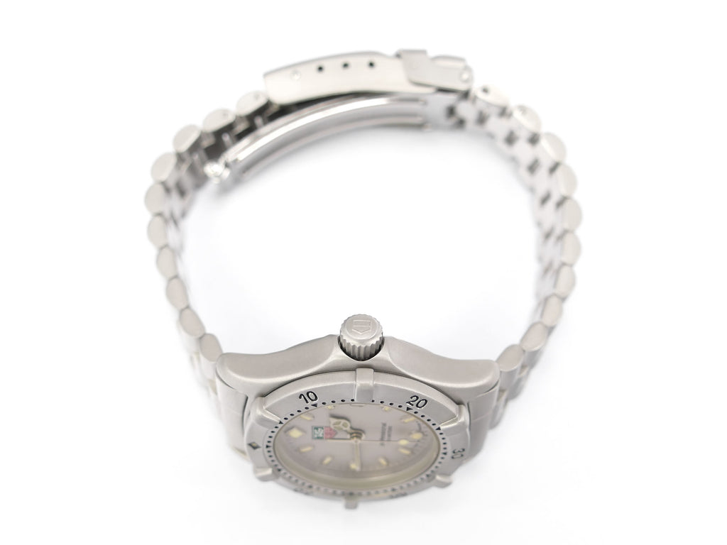TAG Heuer 2000 WE1411-R stainless steel screw down crown