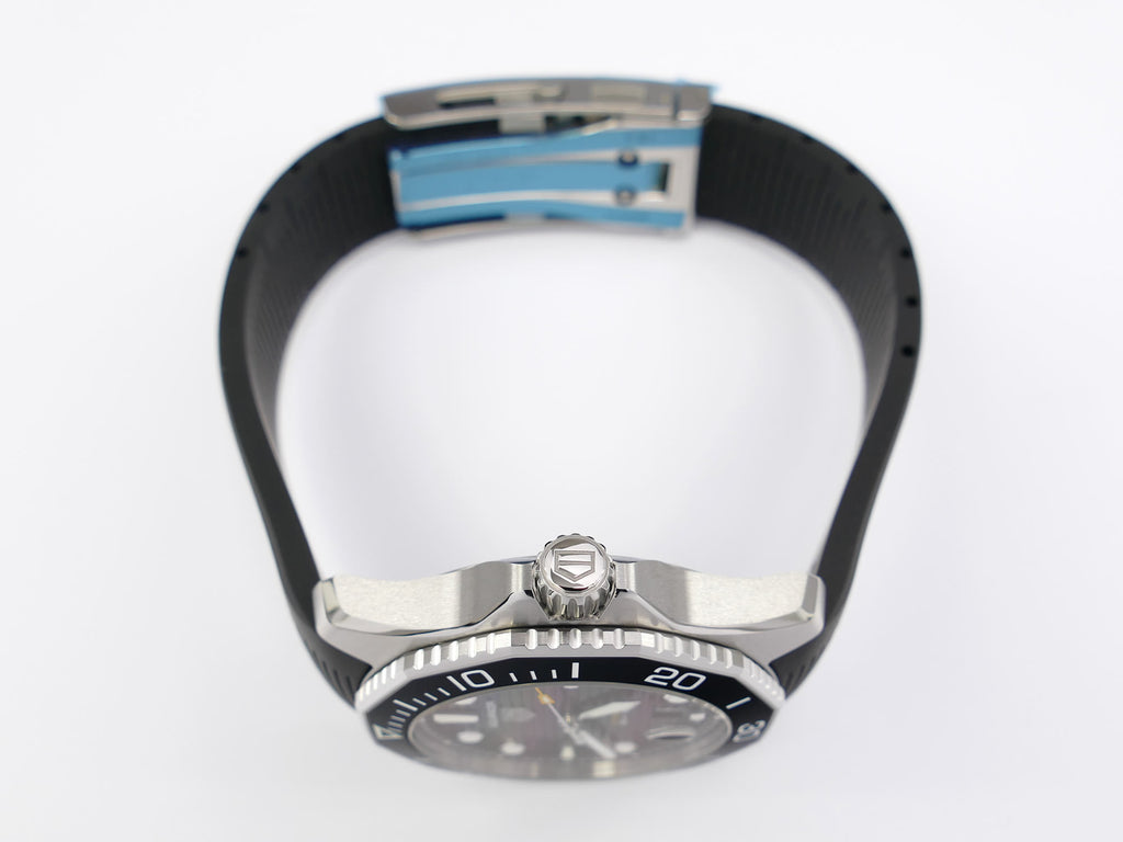 New TAG Heuer Aquaracer WBP201A stainless steel screw down crown