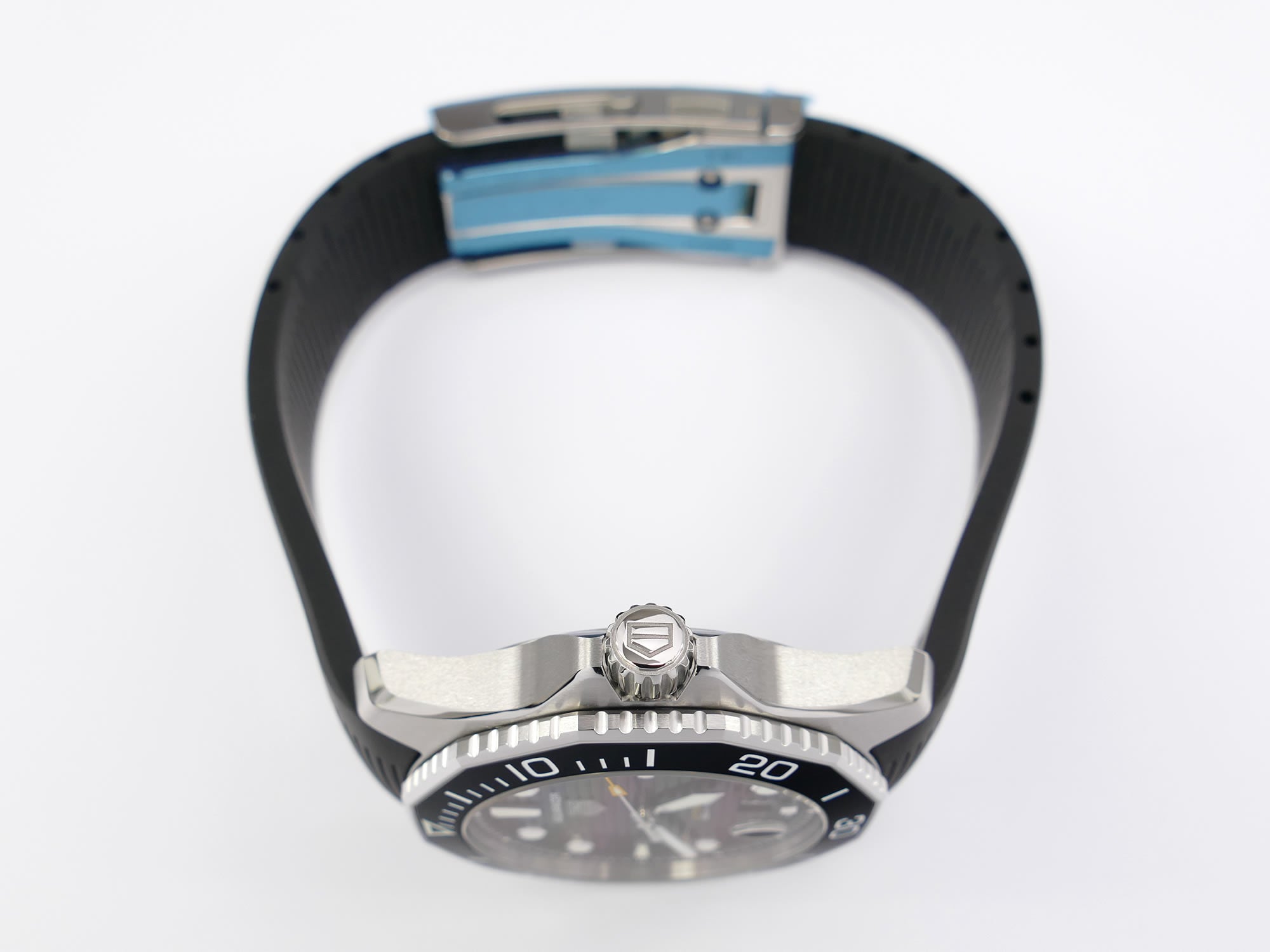 New TAG Heuer Aquaracer WBP201A stainless steel screw down crown
