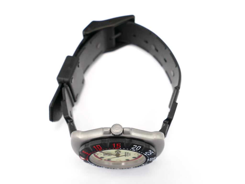 TAG Heuer Formula 1 WA1211 stainless steel crown