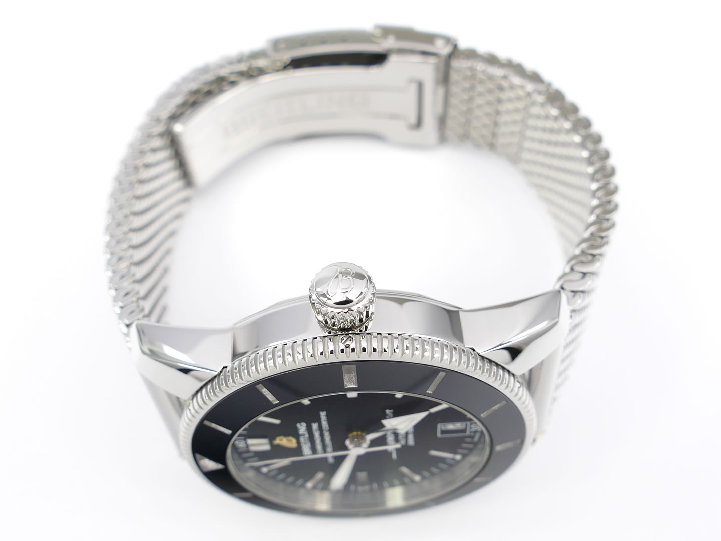 Breitling Superocean Héritage II 42 Black AB2010 screw down crown