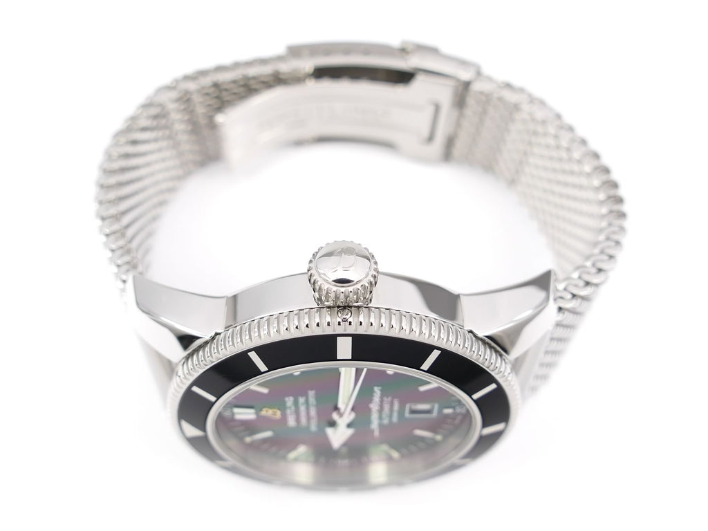 Breitling Superocean Héritage 46 screw down crown