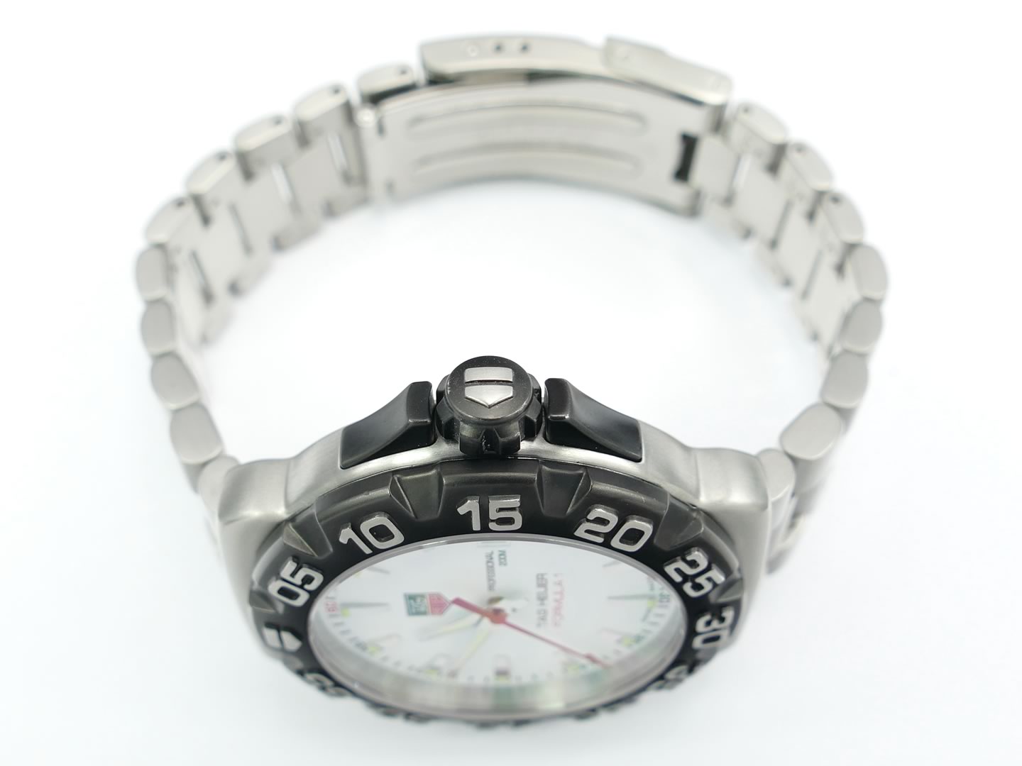 TAG Heuer Formula 1 White Dial WAH1111.BA0850 screw down crown