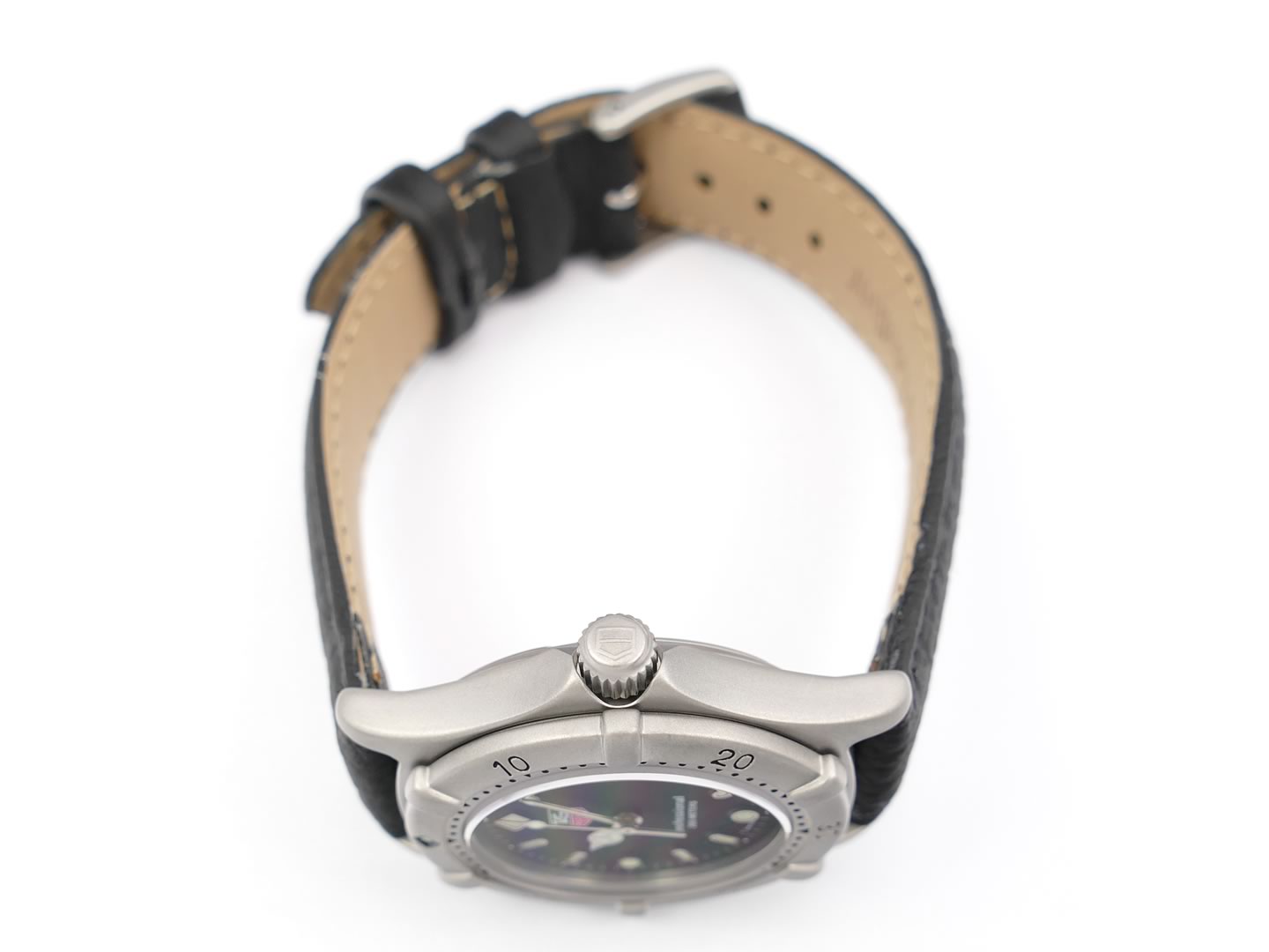 TAG Heuer 2000 Classic Black 962.013-2 screw down crown