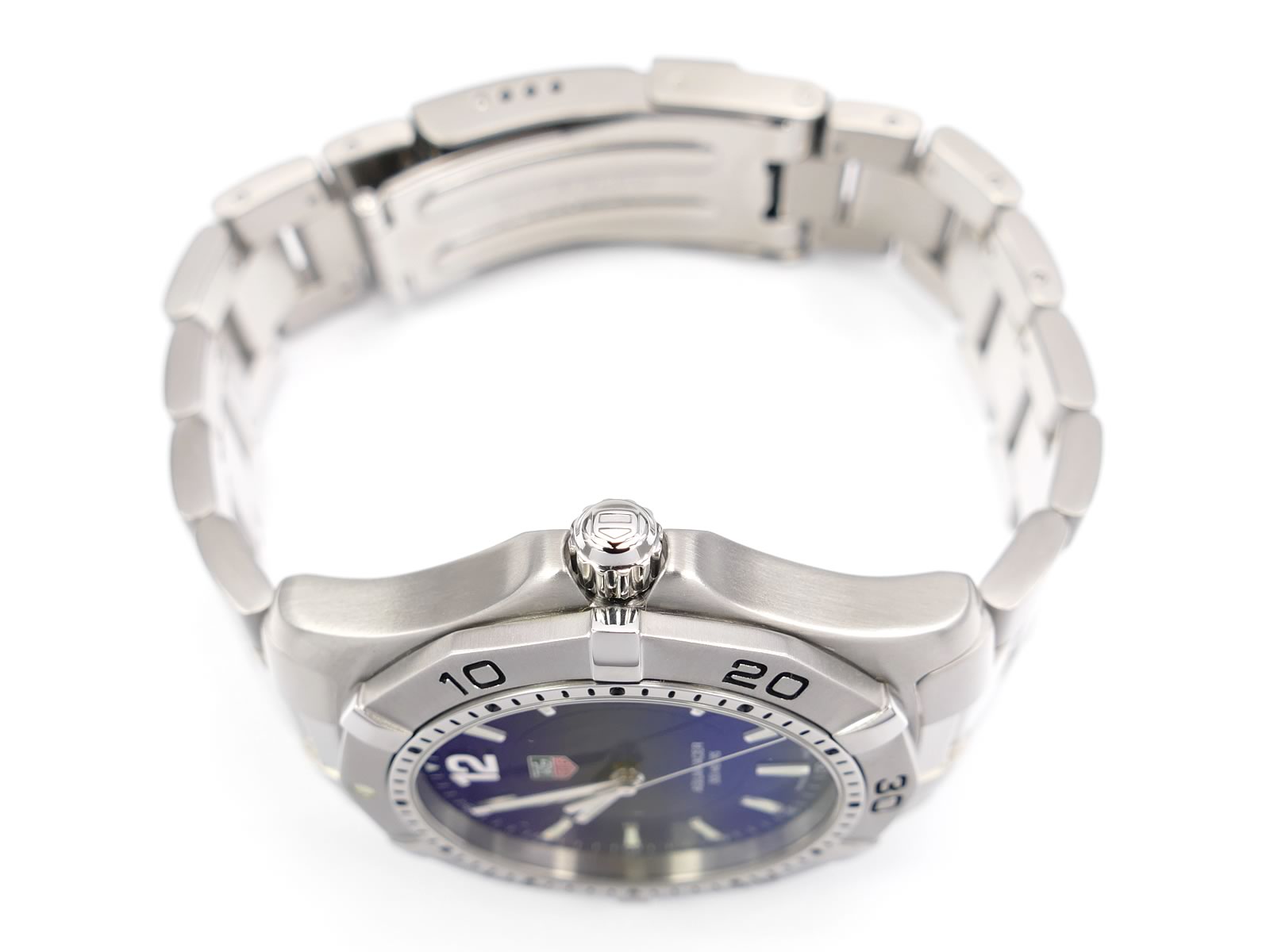 TAG Heuer Aquaracer WAF1113 screw down crown