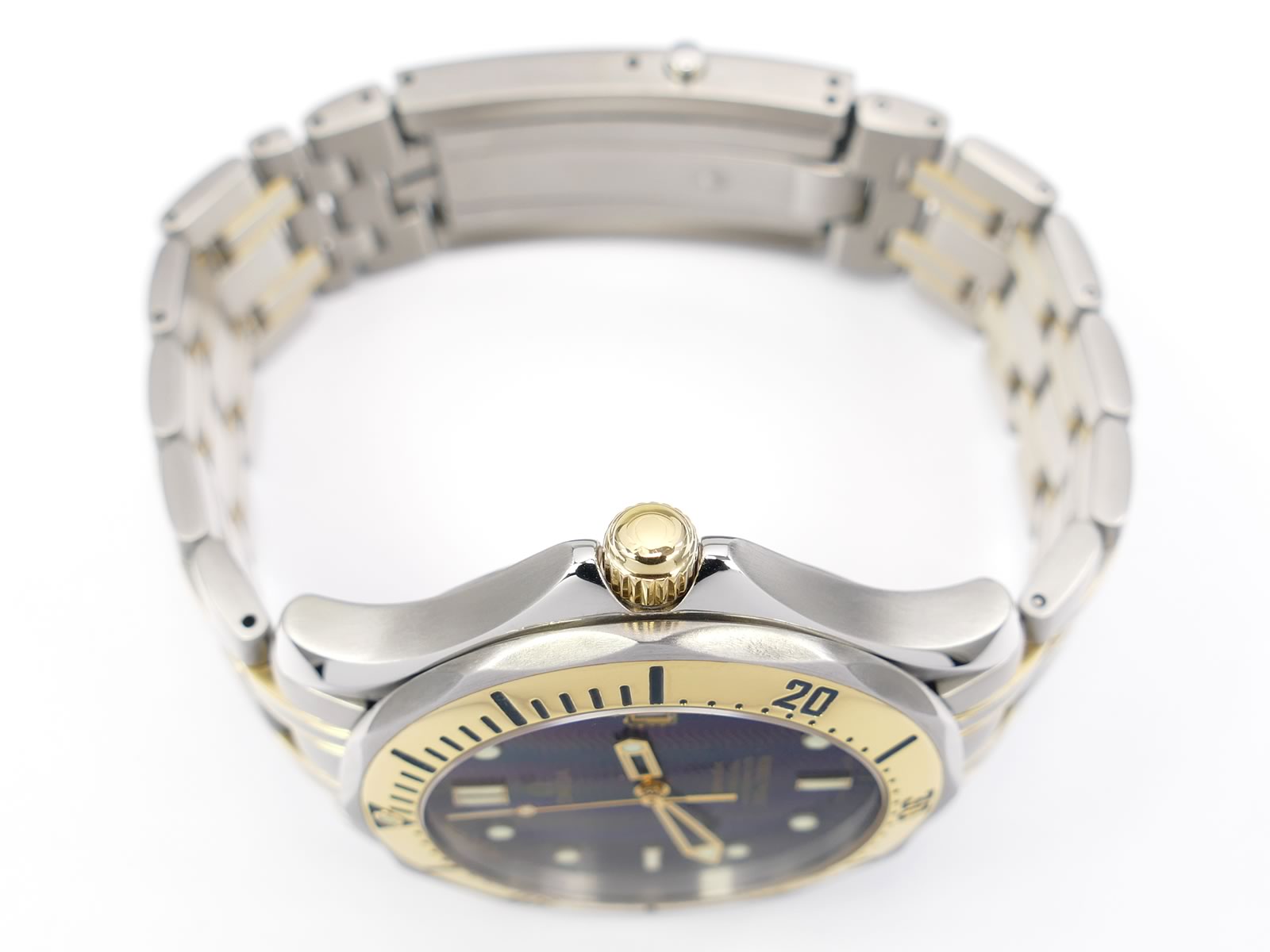 Omega Seamaster 2332.80.00 screw down 18k gold crown