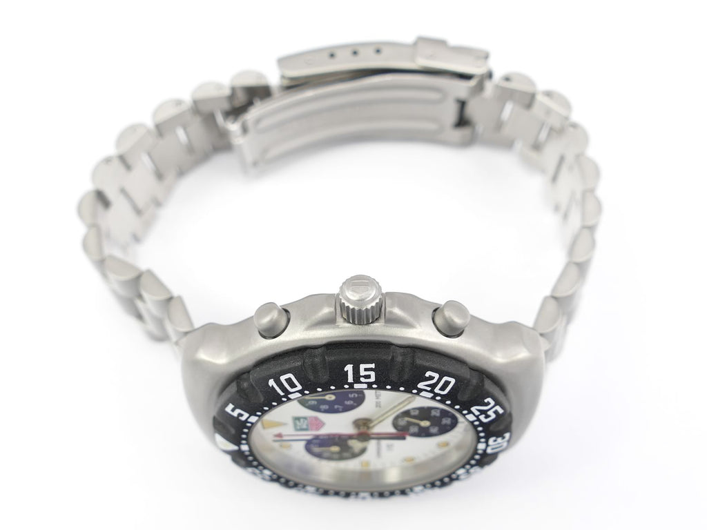 TAG Heuer Formula 1 Chronograph CA1212-R0 screw down crown