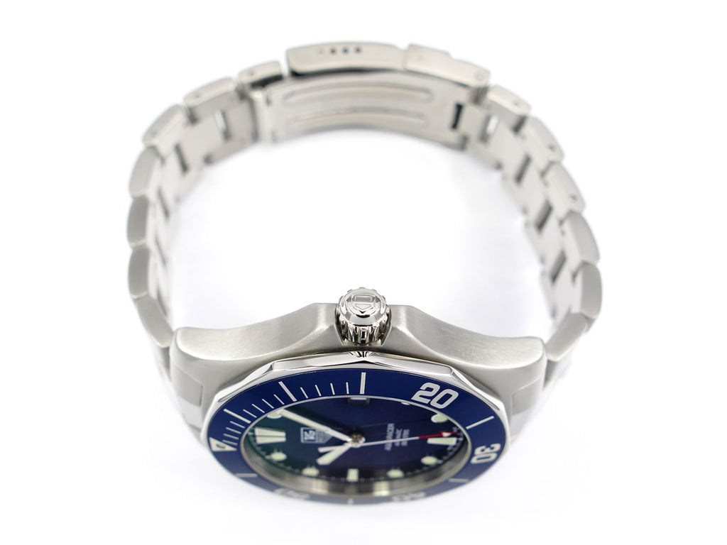 TAG Heuer Aquaracer WAB2011.BA0803 screw down crown