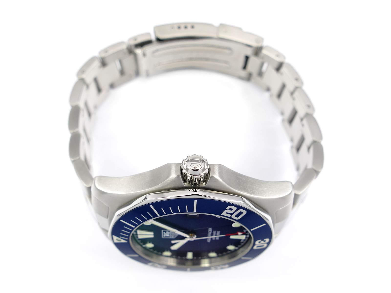 TAG Heuer Aquaracer WAB2011.BA0803 screw down crown