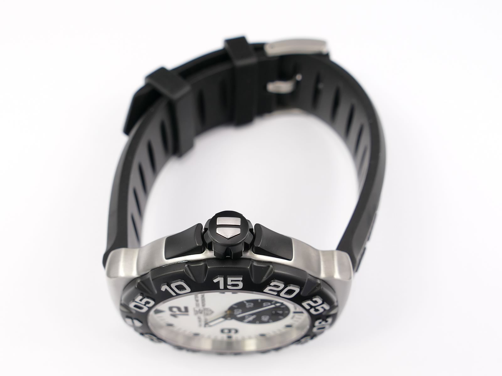 TAG Heuer Formula 1 WAH1011.BT0717 screw down crown