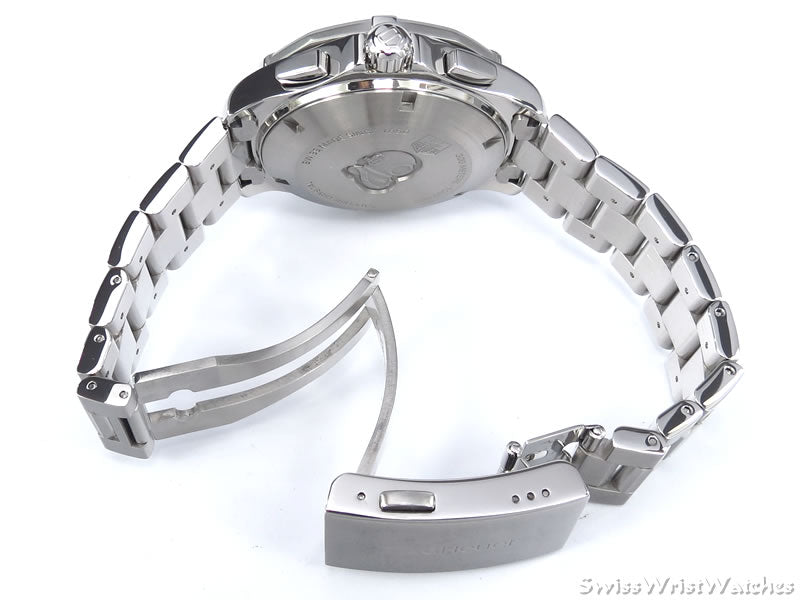 TAG Heuer Aquaracer Chronograph CAP2110.BA0833 crown and buttons