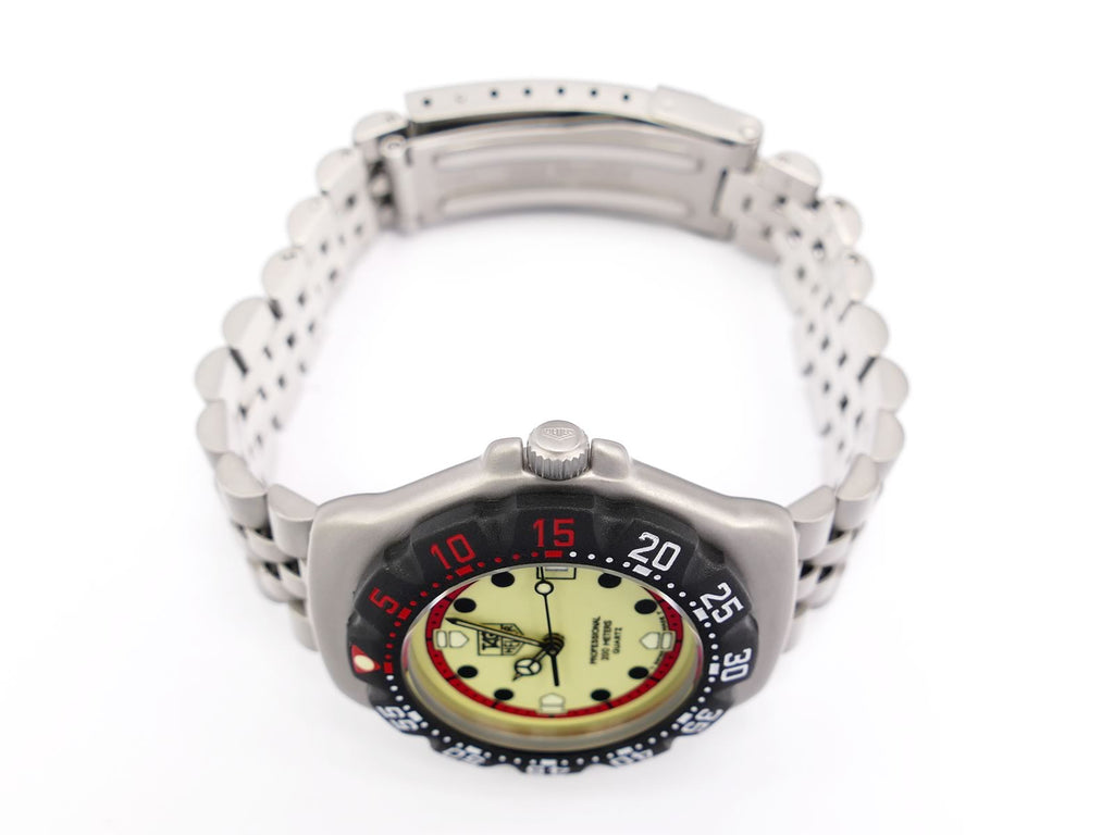 TAG Heuer Formula 1 Luminous Dial F1 WA1211 crown