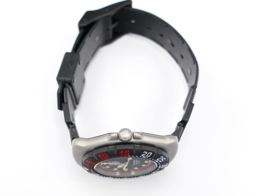 TAG Heuer Formula 1 WA1214 crown