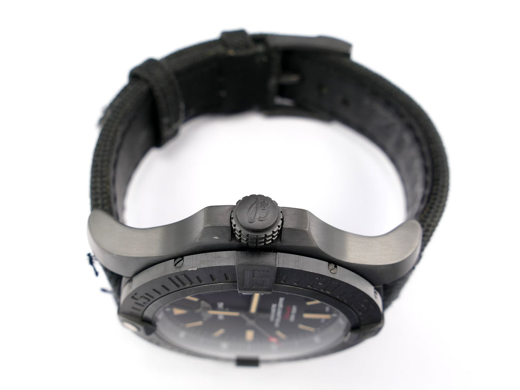 Breitling Avenger Blackbird V17310 screw down crown