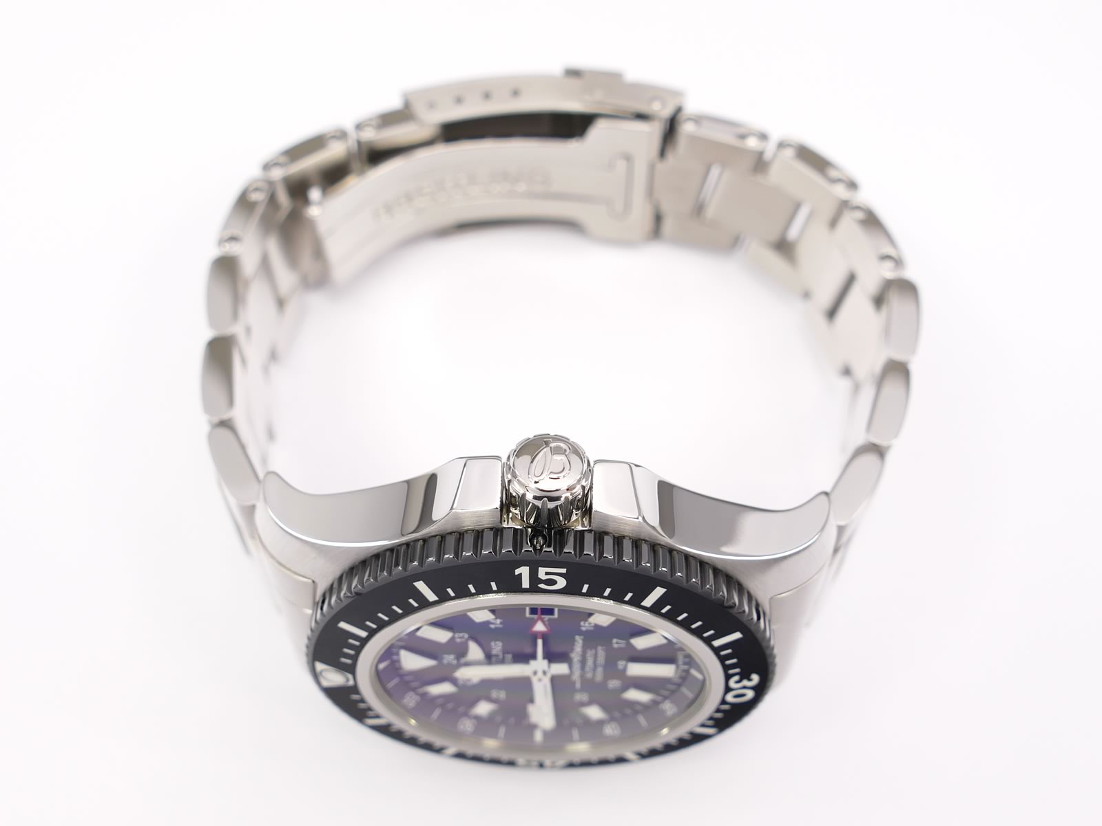 Breitling Superocean 44 Special Y17393 screw down stainless steel crown