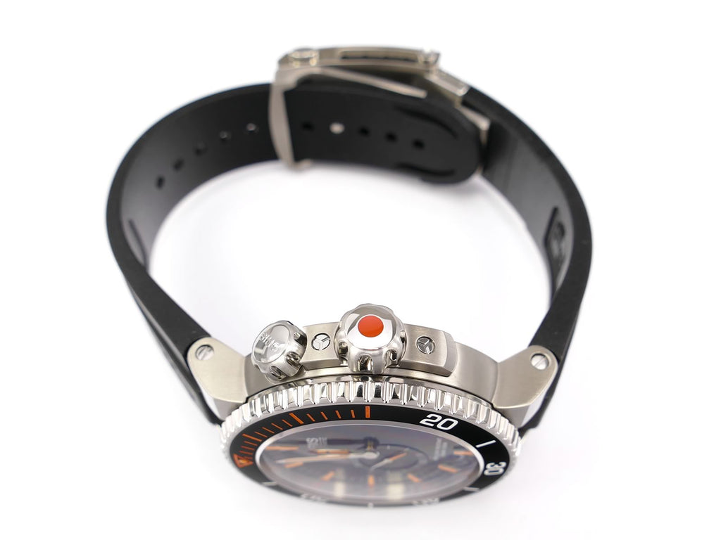 Oris Aquis Carlos Coste IV 01 743 7709 7184 screw down crown and helium valve