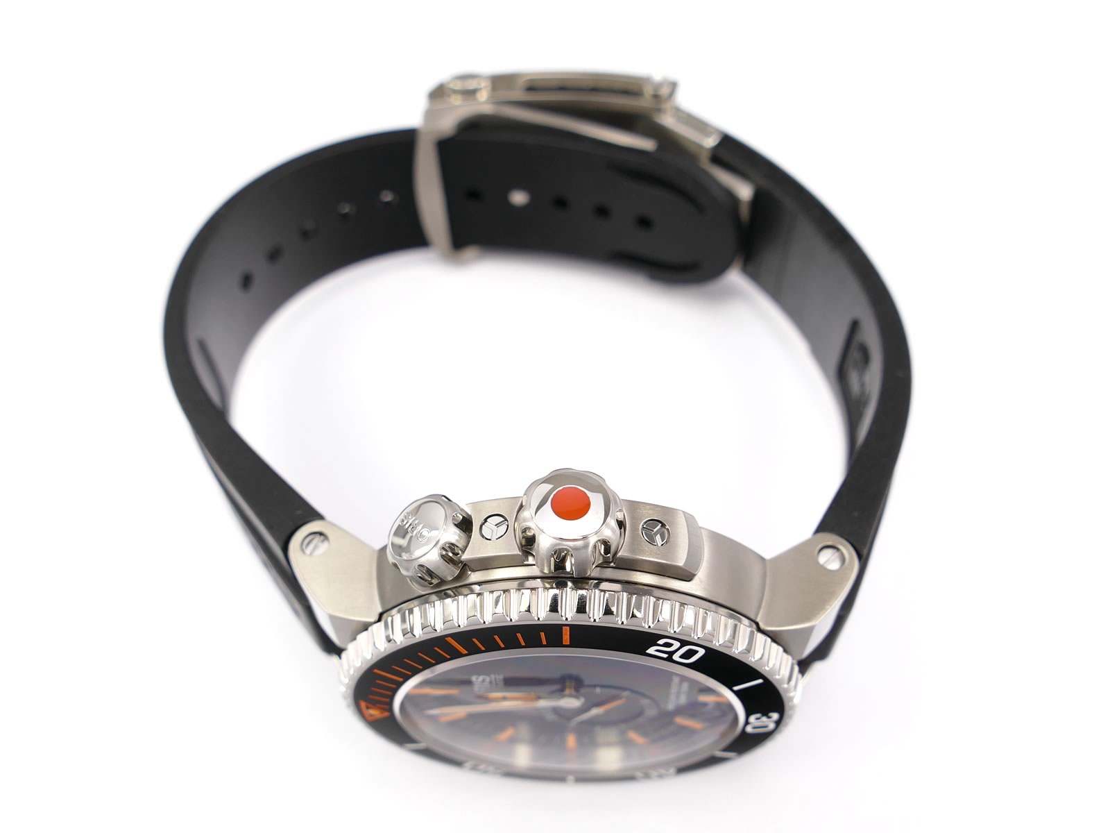 Oris Aquis Carlos Coste IV 01 743 7709 7184 screw down crown and helium valve