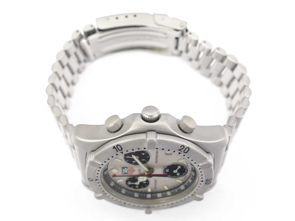 TAG Heuer 2000 Chronograph CE1111 screw down crown