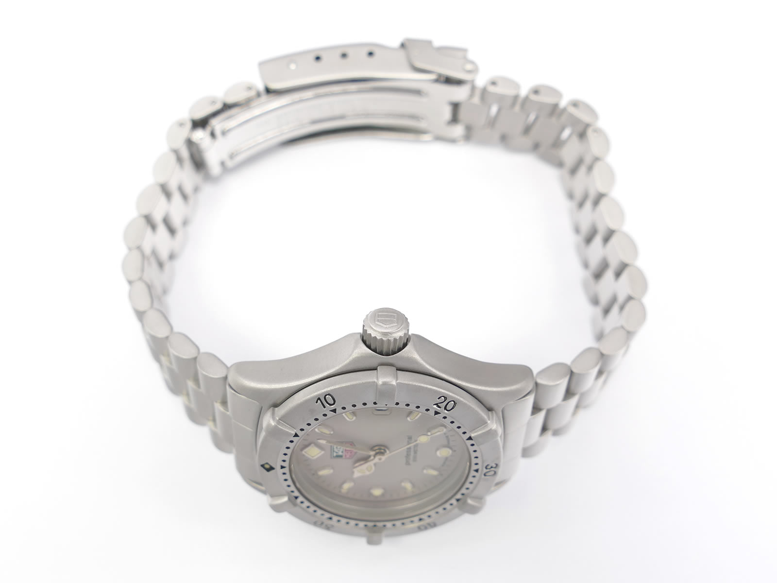 TAG Heuer 2000 WE1411-R stainless steel screw down crown