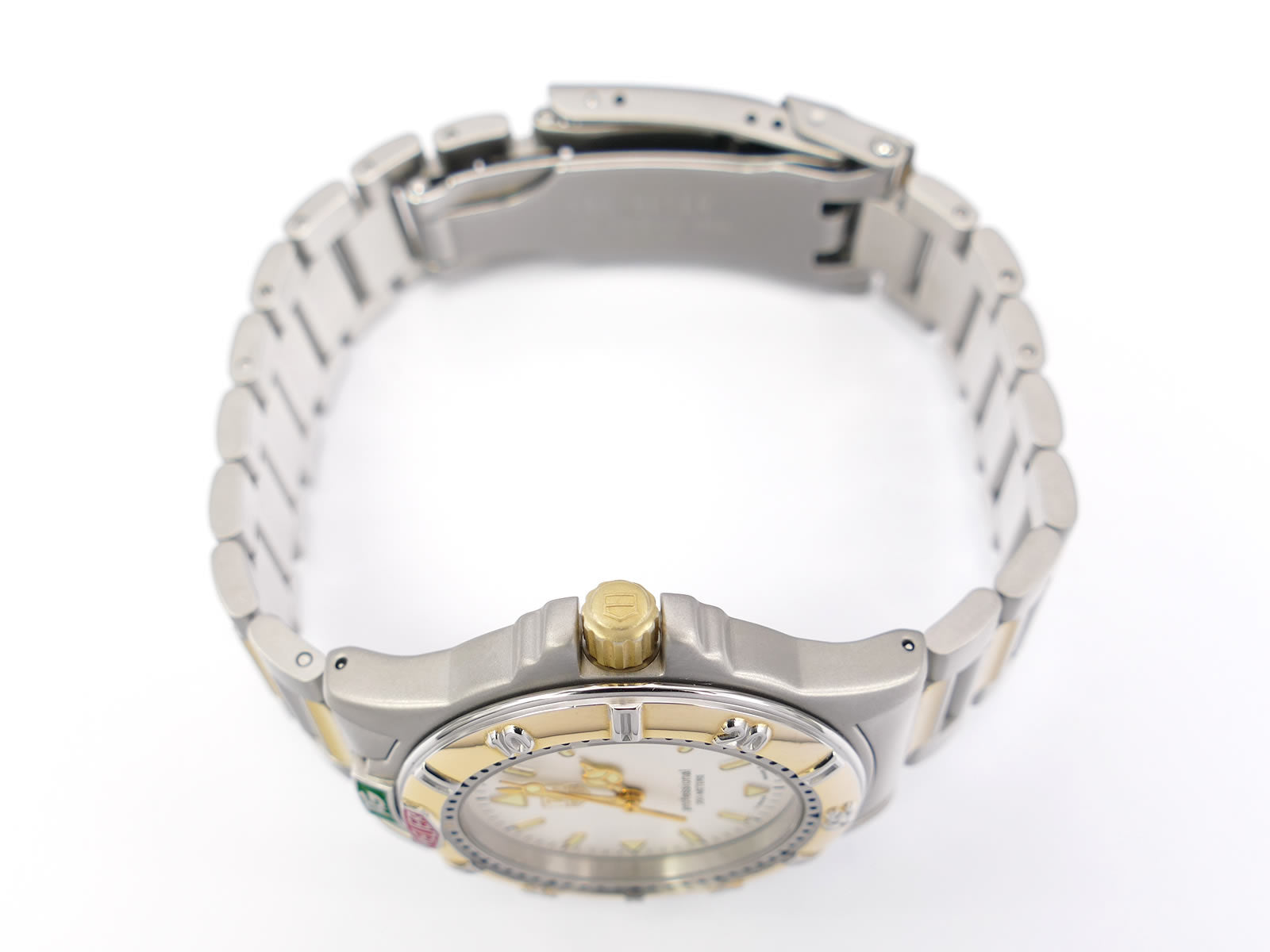 TAG Heuer 4000 WF1220-K0 screw down 18k gold crown