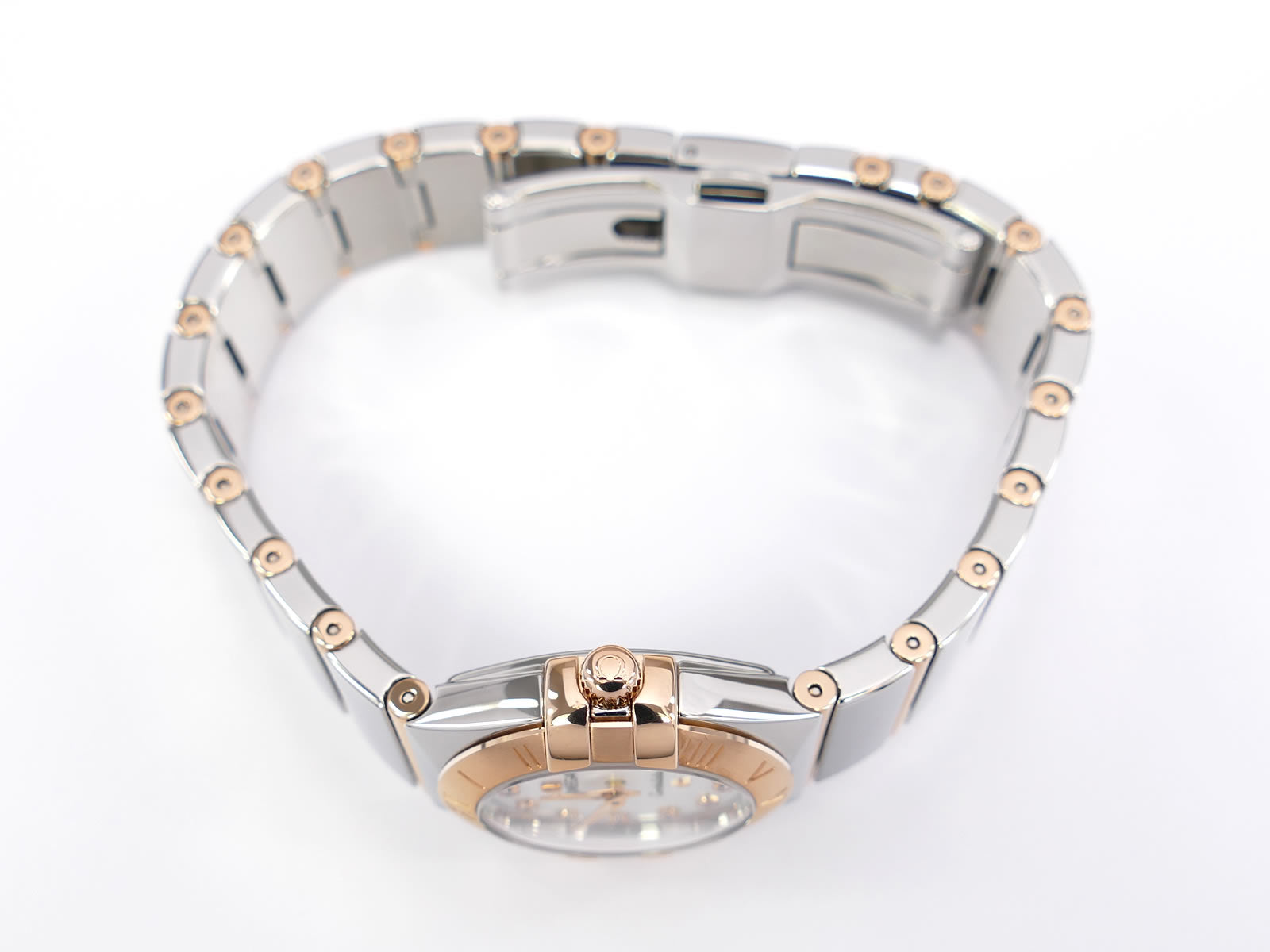 Omega Constellation 123.20.24.60.55.003 18k rose gold crown