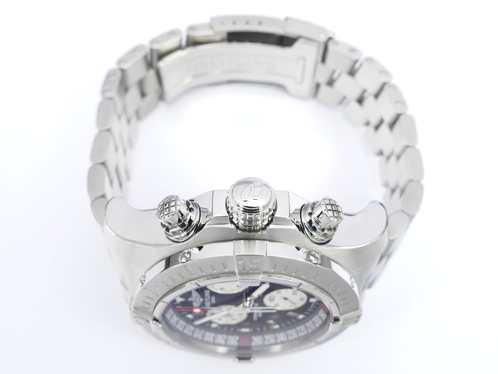 Breitling Avenger Seawolf A73390 screw down crown and magnetic pushers