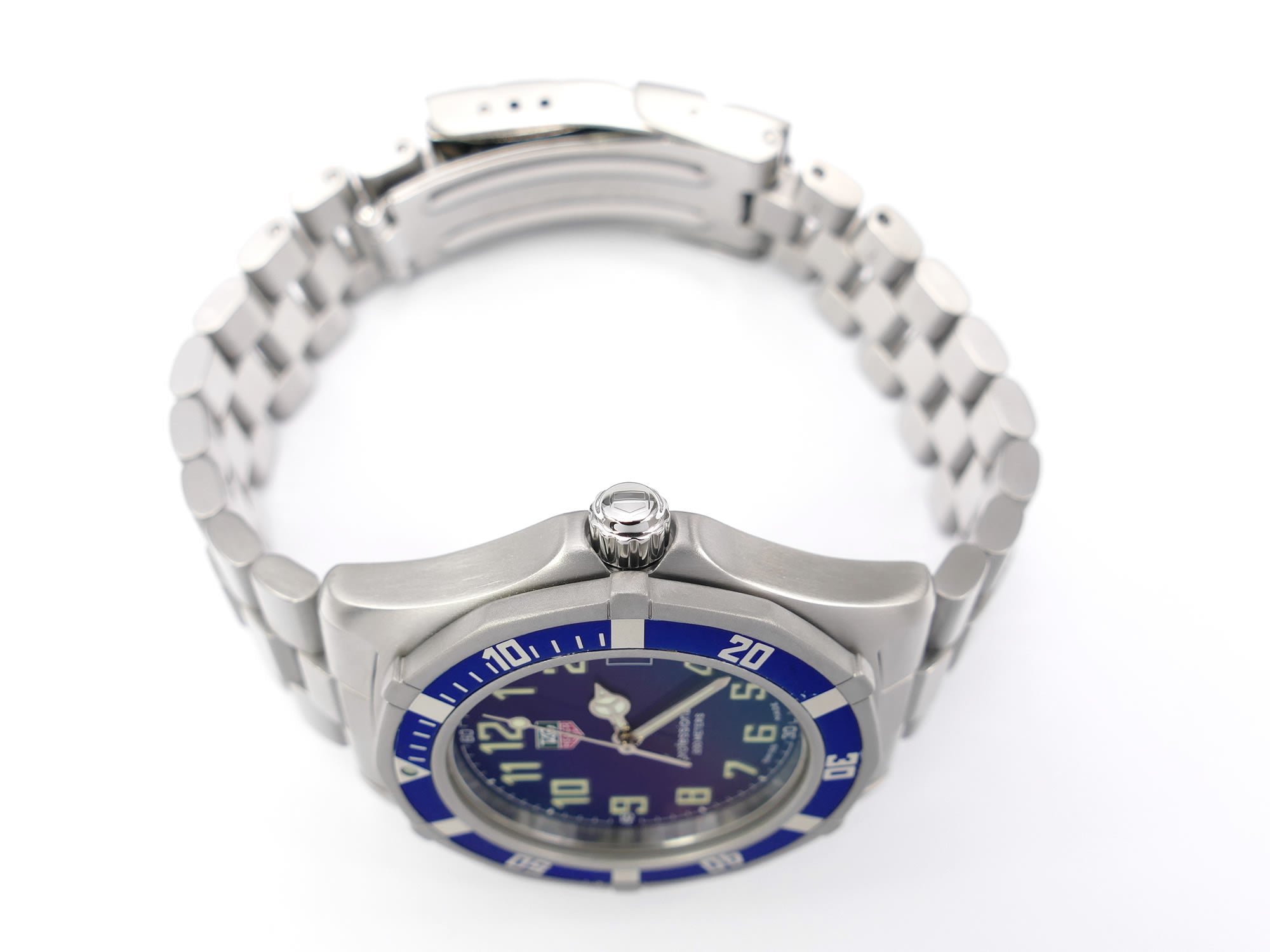 TAG Heuer 2000 Sport WM1113 stainless steel screw down crown