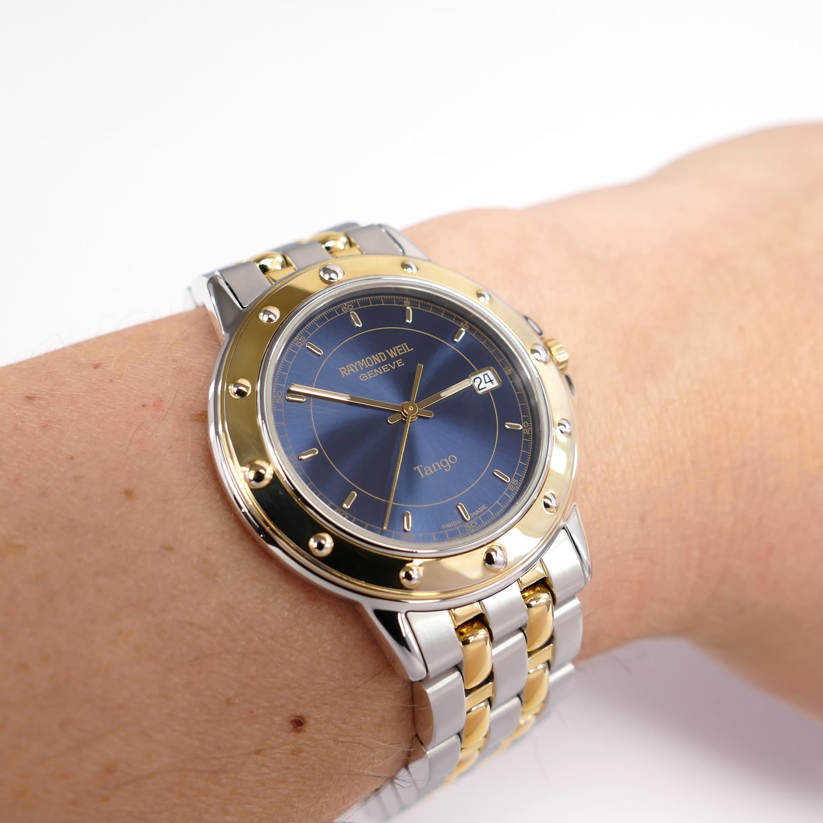 Raymond Weil Tango 5560 on the wrist